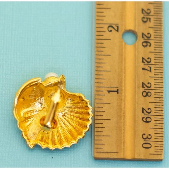 Vintage Seashell and Faux Pearls Clip On Earrings by Avon - E1 - Picture 3 of 3